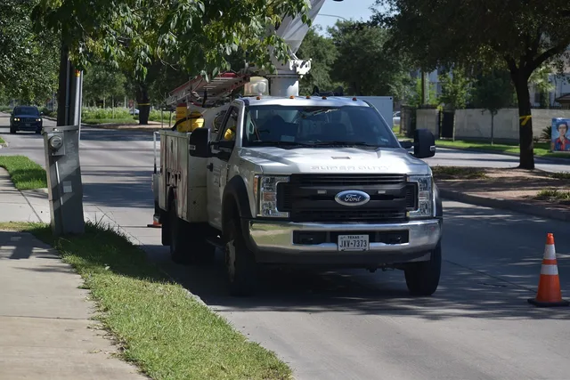 white truck, truck, utility truck, repair, ford, maintenance, working, employment, internet, service, outdoors, street, nature, equipment, trees. Reliable staff for a tree service business: where to look and how to choose