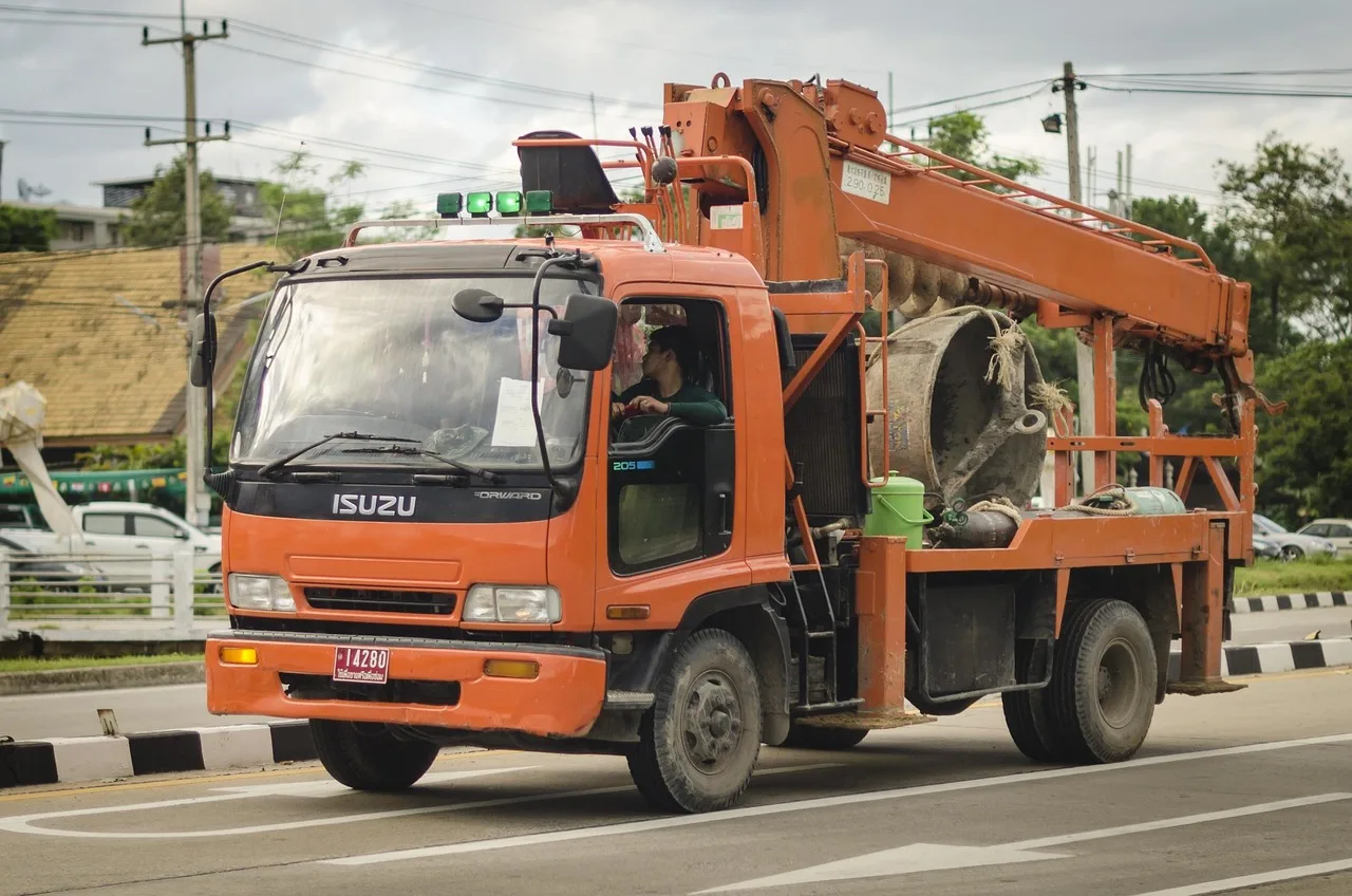 truck, service, transportation, vehicle, transport, automobile, industry, brown truck, brown service. How to start tree service business: first-crew plan