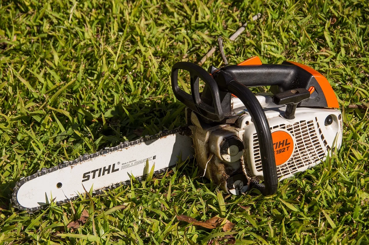 chainsaw, saw, tool, power, stihl, blade, chain, machine, chainsaw, chainsaw, chainsaw, chainsaw, chainsaw, saw, stihl. 4 parts of tree service equipment, explained
